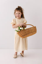 Mädchenkleid aus Baumwollgaze in Creme