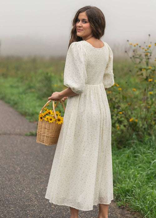 Maxikleid mit Smok-Oberteil, Blumenmuster Elfenbein