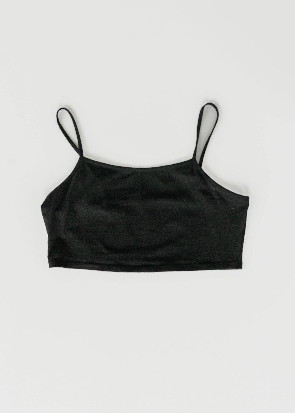 Kurzes Layering-Top mit verstellbaren Trägern