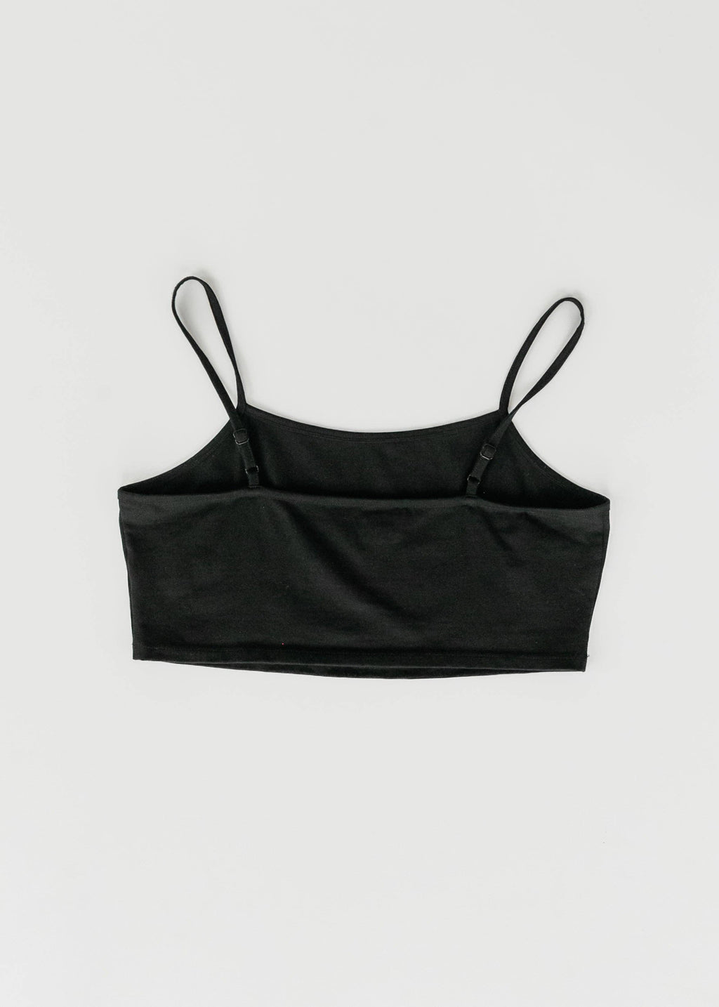 Kurzes Layering-Top mit verstellbaren Trägern