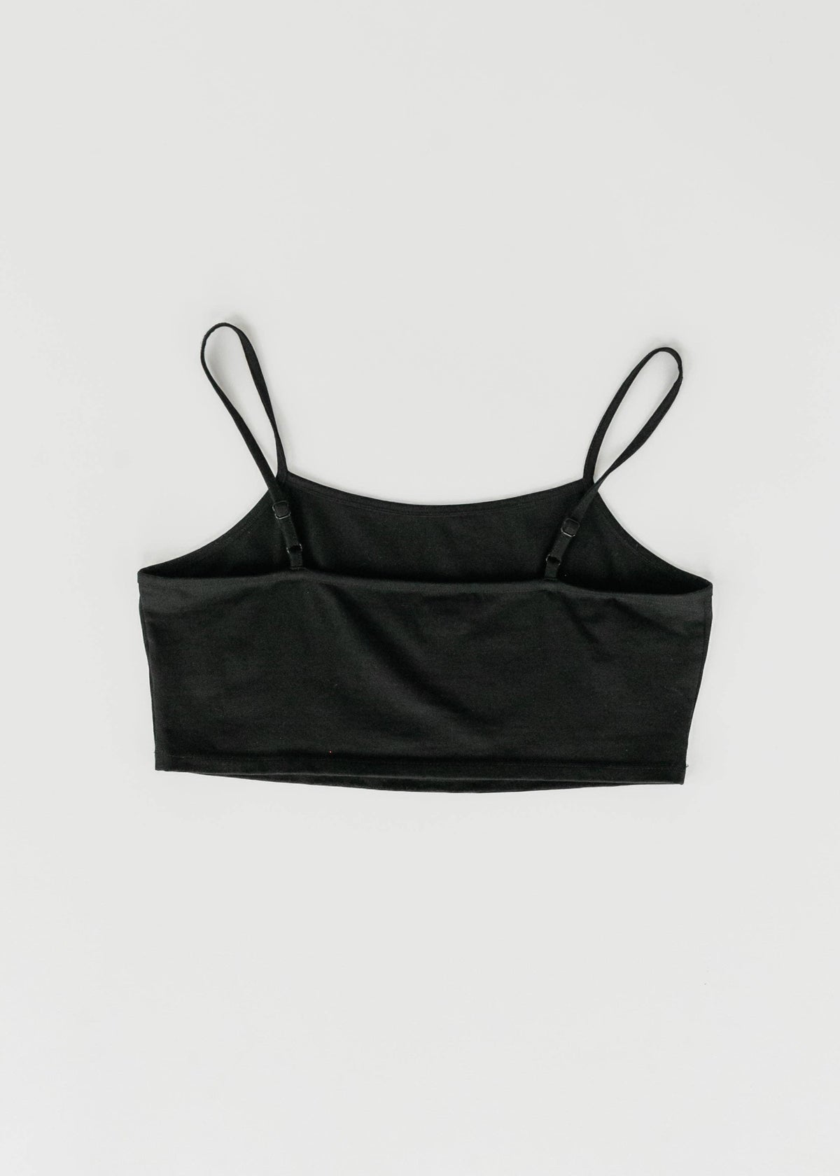 Kurzes Layering-Top mit verstellbaren Trägern