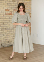 Maxikleid mit Smok-Oberteil, Vichy-Karo Oliv