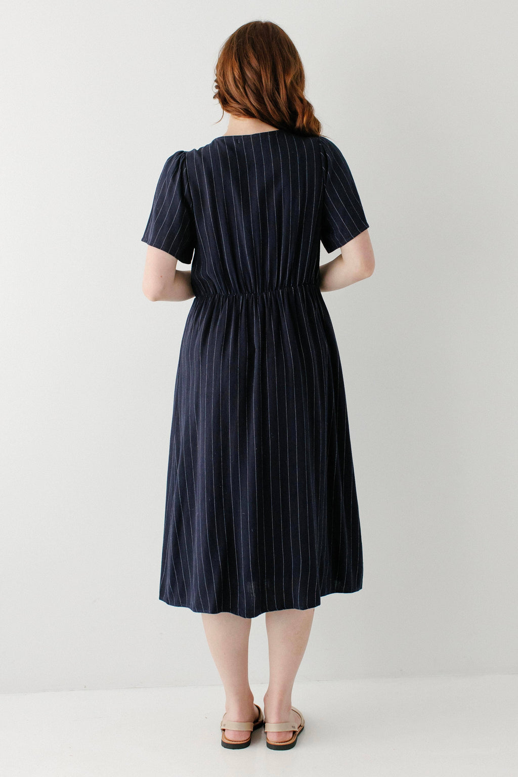 Midikleid mit Knopfleiste und Nadelstreifen
