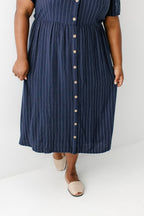 Midikleid mit Knopfleiste und Nadelstreifen