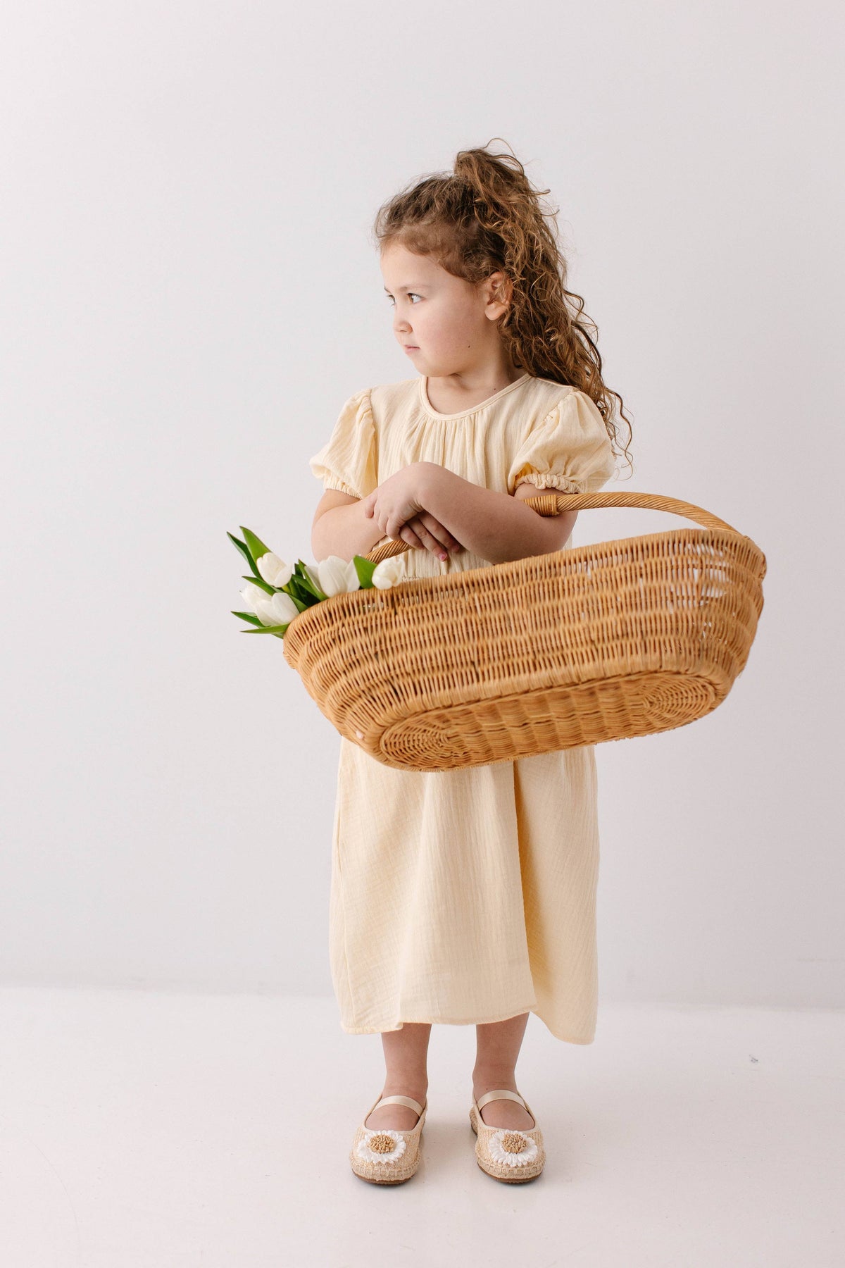 Mädchenkleid aus Baumwollgaze in Creme