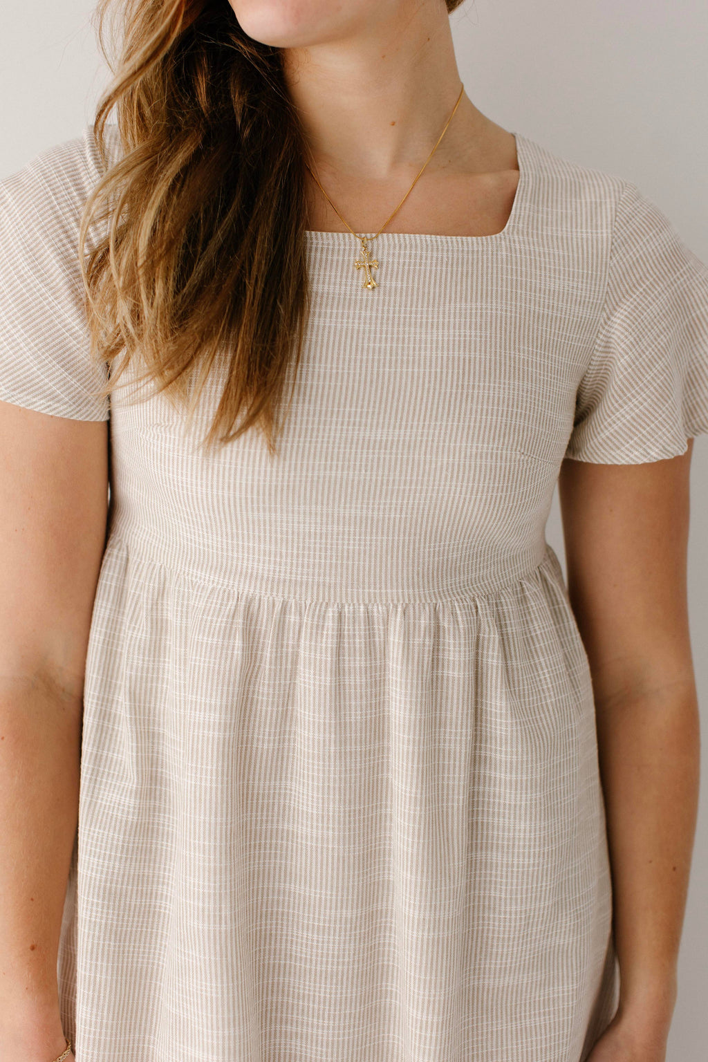 Midikleid mit eckigem Ausschnitt, gestreift