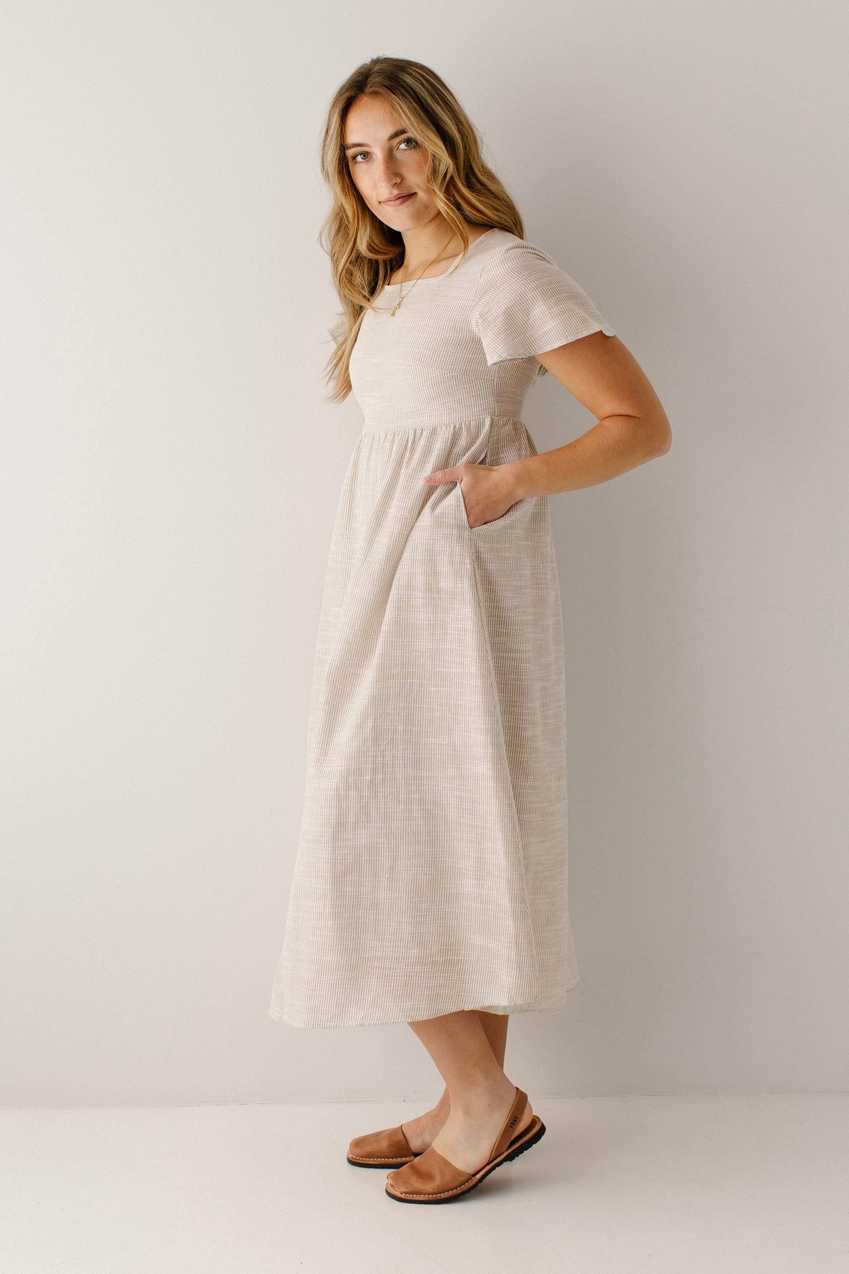 Midikleid mit eckigem Ausschnitt, gestreift