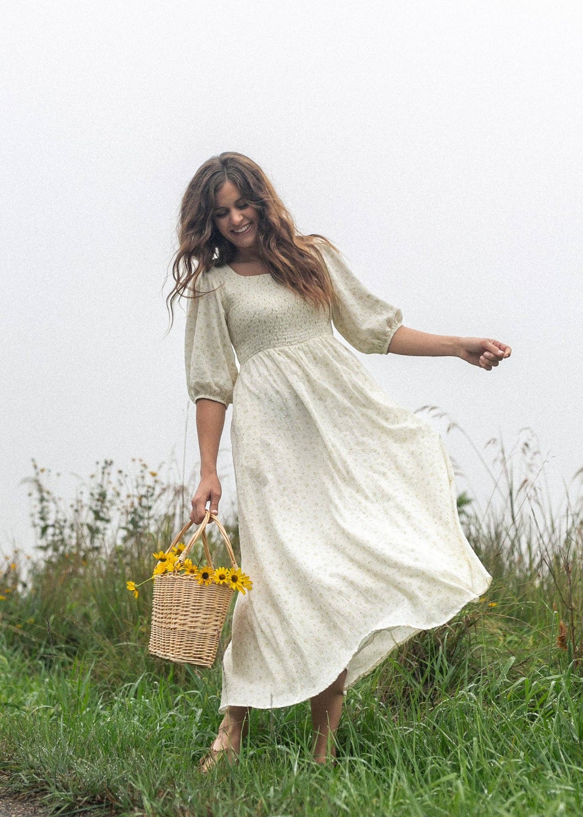 Maxikleid mit Smok-Oberteil, Blumenmuster Elfenbein