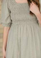 Maxikleid mit Smok-Oberteil, Vichy-Karo Oliv