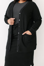 Lange Strickjacke mit Knopfleiste, Schwarz