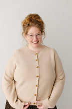 Baumwoll-Strickjacke mit Muschelsaum