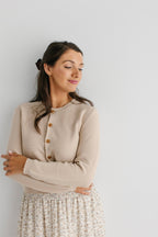 Baumwoll-Strickjacke mit Muschelsaum