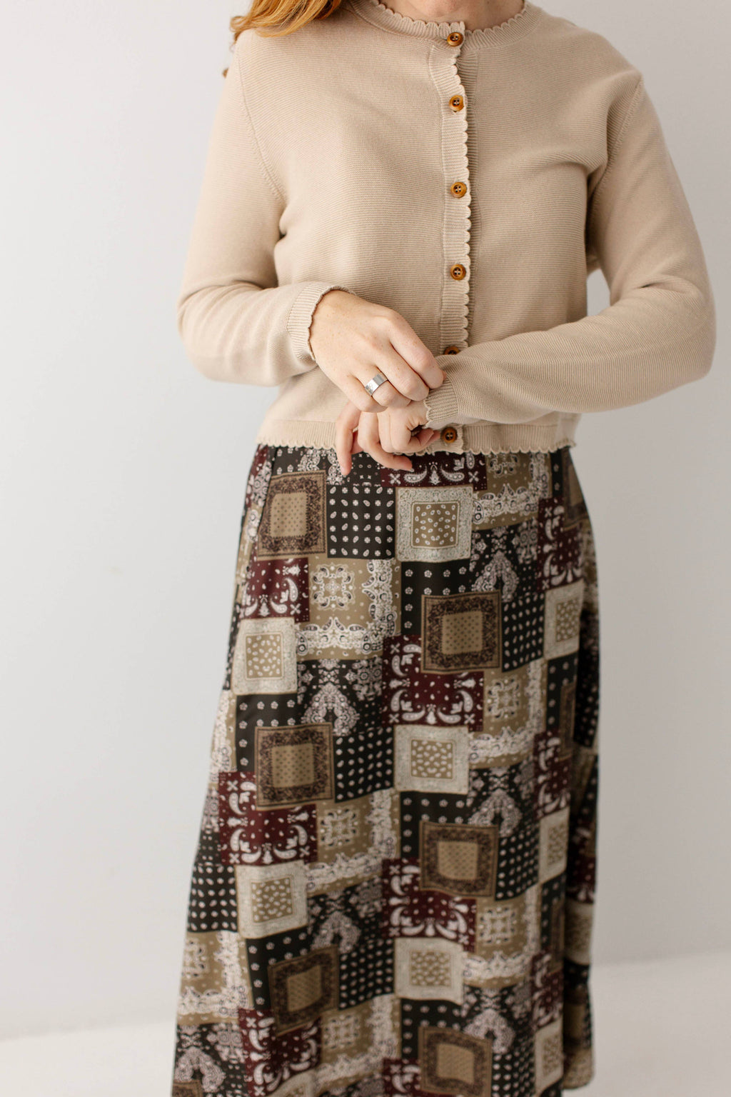 Baumwoll-Strickjacke mit Muschelsaum