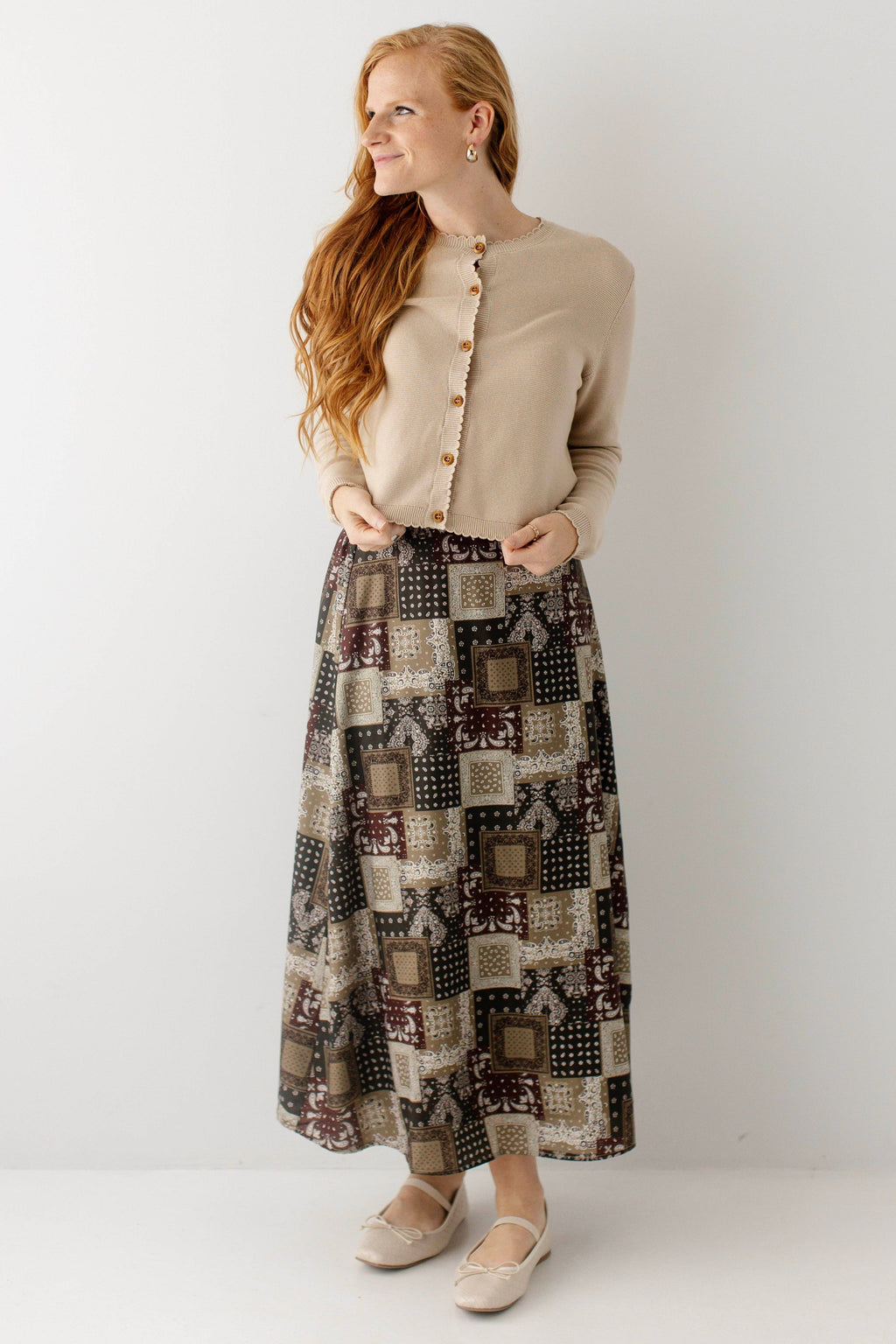 Baumwoll-Strickjacke mit Muschelsaum