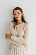 Baumwoll-Strickjacke mit Muschelsaum