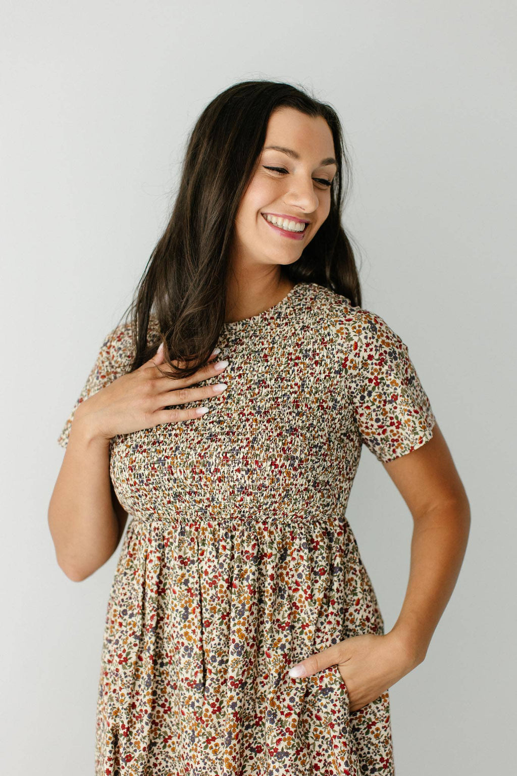 Baumwollkleid mit Smok-Oberteil, Herbstblumen
