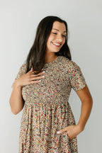 Baumwollkleid mit Smok-Oberteil, Herbstblumen