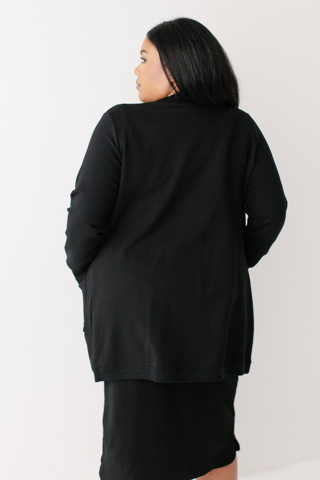 Lange Strickjacke mit Knopfleiste, Schwarz