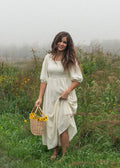 Maxikleid mit Smok-Oberteil, Blumenmuster Elfenbein