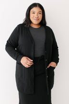 Lange Strickjacke mit Knopfleiste, Schwarz