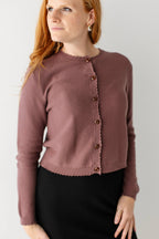Baumwoll-Strickjacke mit Muschelsaum