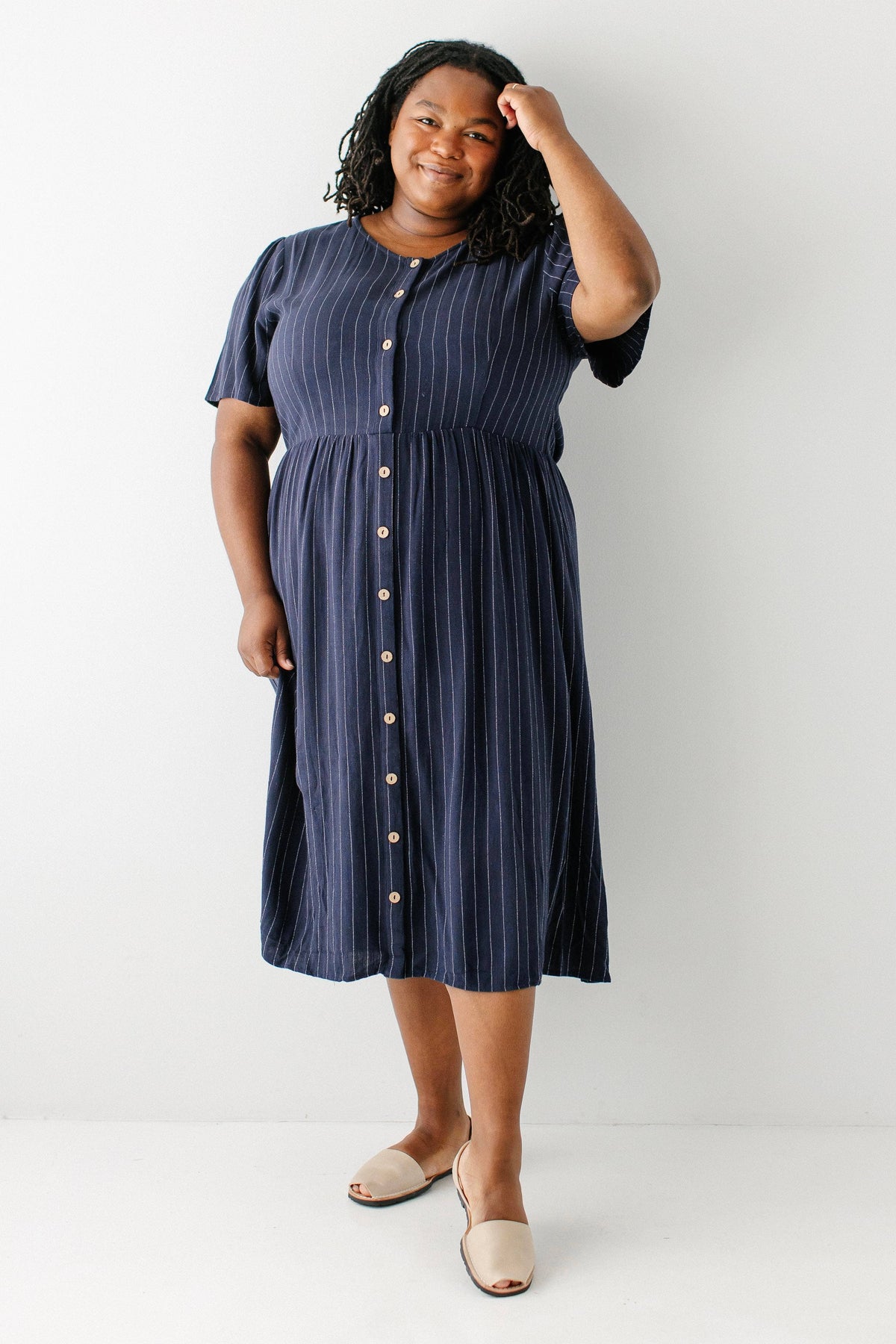 Midikleid mit Knopfleiste und Nadelstreifen