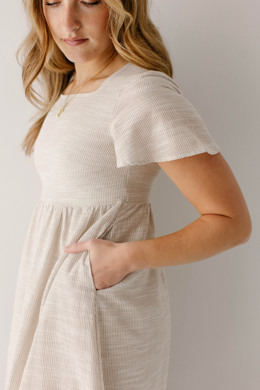 Midikleid mit eckigem Ausschnitt, gestreift