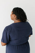 Midikleid mit Knopfleiste und Nadelstreifen