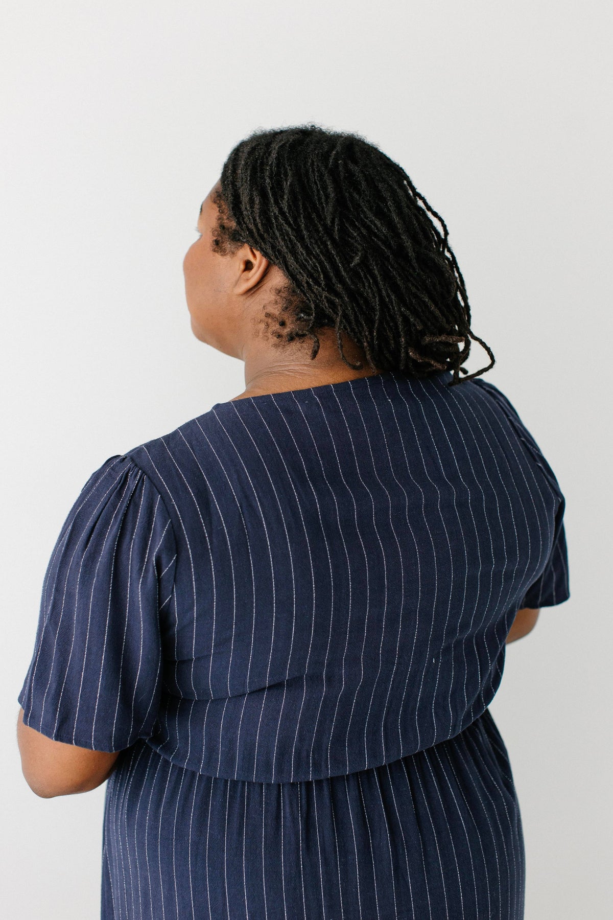 Midikleid mit Knopfleiste und Nadelstreifen