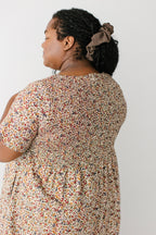 Baumwollkleid mit Smok-Oberteil, Herbstblumen