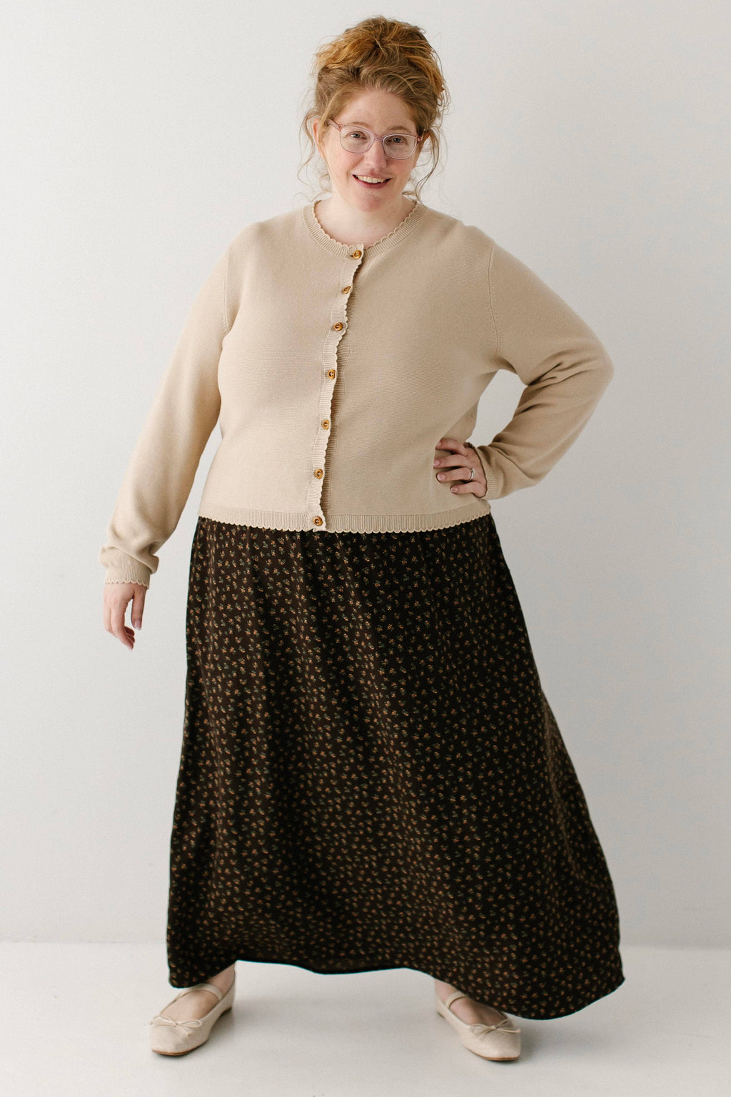 Baumwoll-Strickjacke mit Muschelsaum